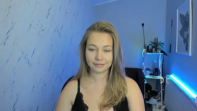 Snapshot of holly_xglam chatting on September 2025 04:29:02 PM holly xglam online show from September 2025 04:29:02 PM