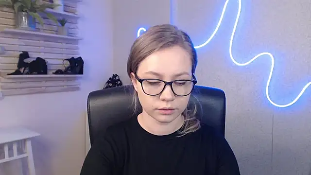 Snapshot of holly_xglam chatting on March 2025 12:58:02 AM holly xglam online show from March 2025 12:58:02 AM