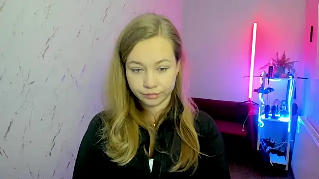 Snapshot of holly_xglam chatting on November 2025 06:09:01 PM holly xglam online show from November 2025 06:09:01 PM