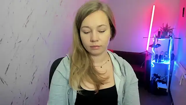 Snapshot of holly_xglam chatting on December 2025 08:08:02 PM holly xglam online show from December 2025 08:08:02 PM