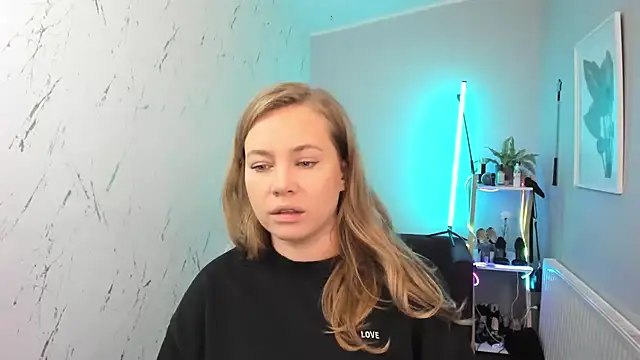 Snapshot of holly_xglam chatting on October 2025 05:02:02 PM holly xglam online show from October 2025 05:02:02 PM