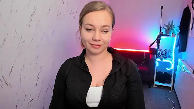 holly xglam online show from February 2026 07:58:02 PM