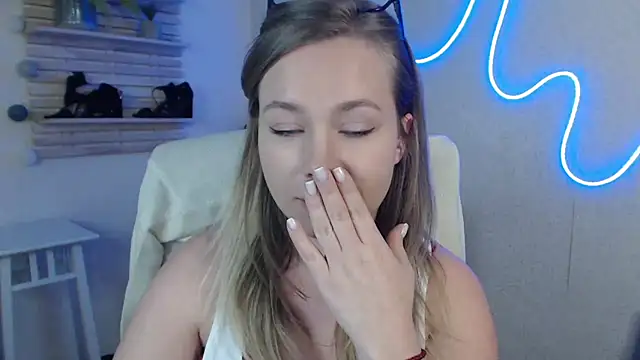 Snapshot of holly_xglam chatting on March 2025 06:29:01 AM holly xglam online show from March 2025 06:29:01 AM