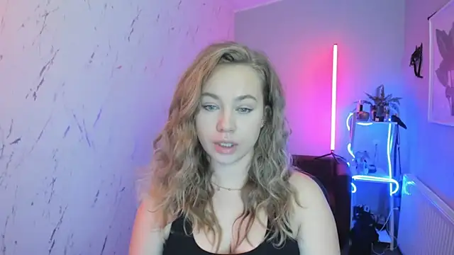 Snapshot of holly_xglam chatting on October 2025 06:17:01 PM holly xglam online show from October 2025 06:17:01 PM