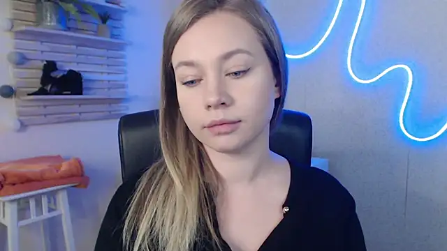 Snapshot of holly_xglam chatting on March 2025 03:23:02 AM holly xglam online show from March 2025 03:23:02 AM