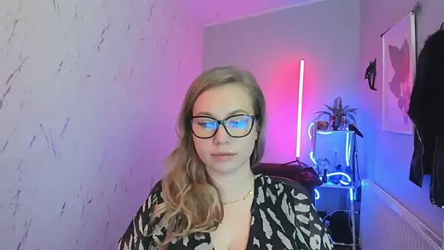 Snapshot of holly_xglam chatting on October 2025 07:02:01 PM holly xglam online show from October 2025 07:02:01 PM