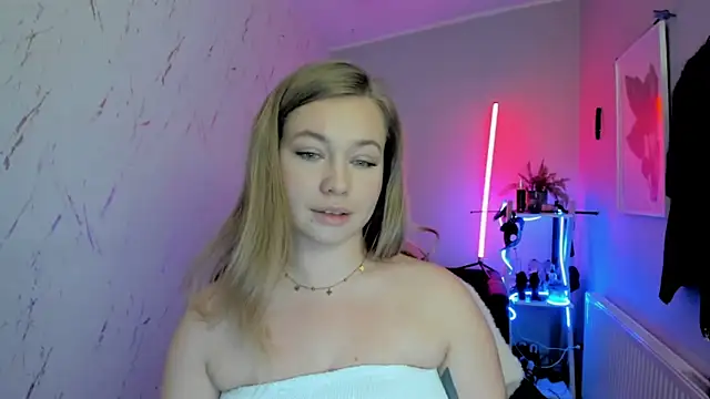 Snapshot of holly_xglam chatting on November 2025 07:47:01 PM holly xglam online show from November 2025 07:47:01 PM