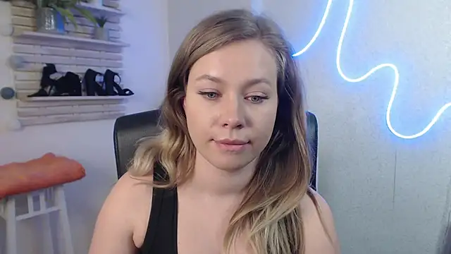 Snapshot of holly_xglam chatting on February 2025 06:40:02 AM holly xglam online show from February 2025 06:40:02 AM