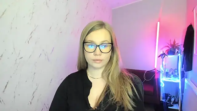 holly xglam online show from December 2025 08:53:01 PM