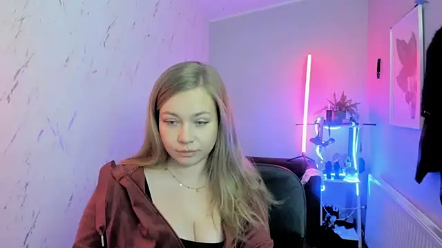 Snapshot of holly_xglam chatting on November 2025 07:46:02 PM holly xglam online show from November 2025 07:46:02 PM