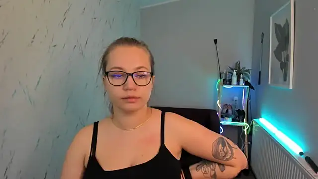 Snapshot of holly_xglam chatting on September 2025 05:08:01 PM holly xglam online show from September 2025 05:08:01 PM