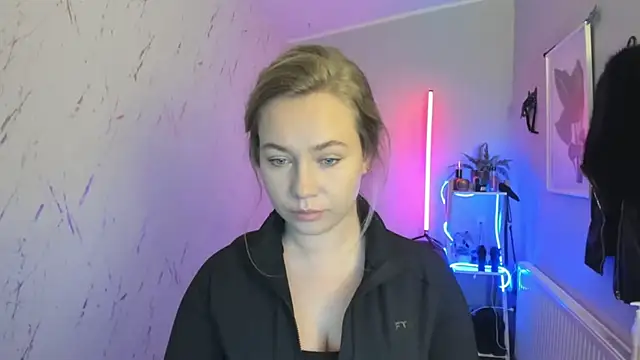 Snapshot of holly_xglam chatting on November 2025 07:17:02 PM holly xglam online show from November 2025 07:17:02 PM