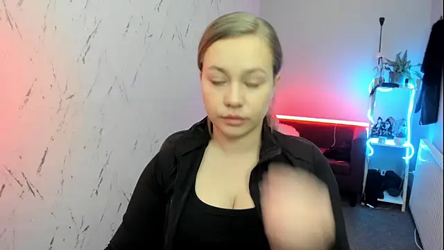 holly xglam online show from April 2026 07:53:02 PM