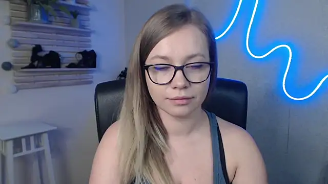 Snapshot of holly_xglam chatting on February 2025 03:15:02 AM holly xglam online show from February 2025 03:15:02 AM