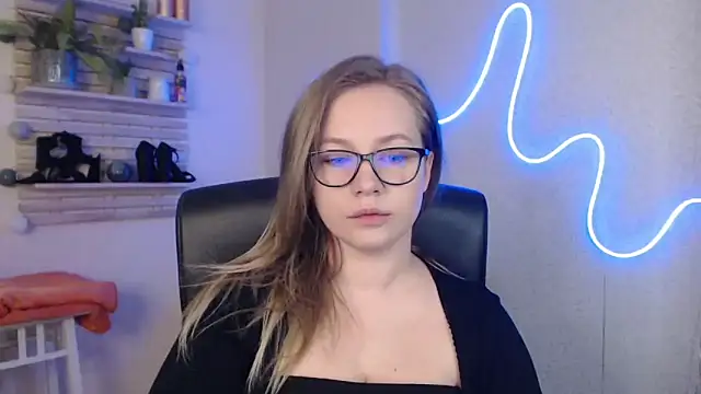 Snapshot of holly_xglam chatting on March 2025 09:02:02 PM holly xglam online show from March 2025 09:02:02 PM