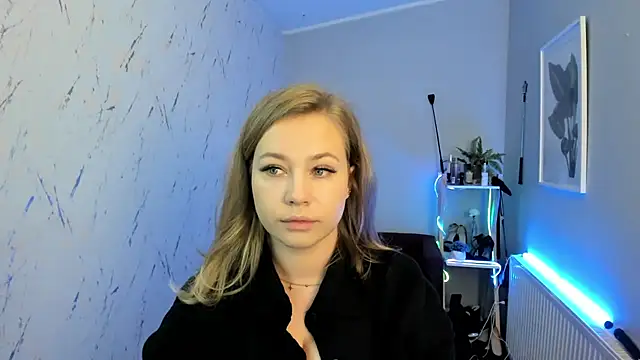 Snapshot of holly_xglam chatting on September 2025 04:56:01 PM holly xglam online show from September 2025 04:56:01 PM