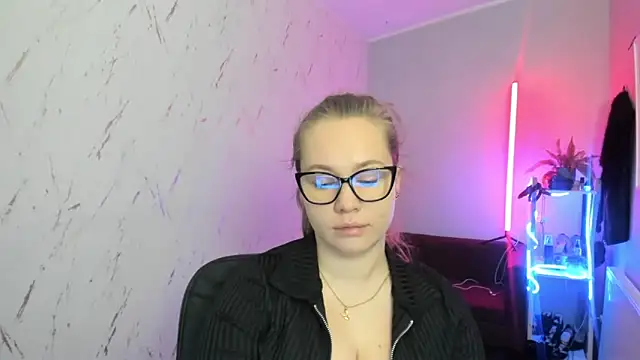 Snapshot of holly_xglam chatting on December 2025 08:57:02 PM holly xglam online show from December 2025 08:57:02 PM