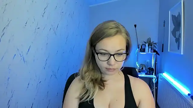 Snapshot of holly_xglam chatting on September 2025 05:08:02 PM holly xglam online show from September 2025 05:08:02 PM