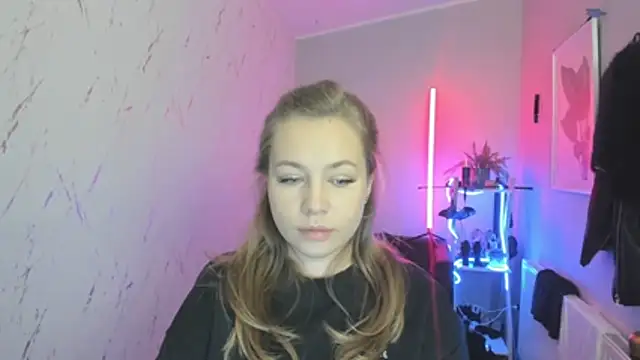 Snapshot of holly_xglam chatting on November 2025 08:09:02 PM holly xglam online show from November 2025 08:09:02 PM