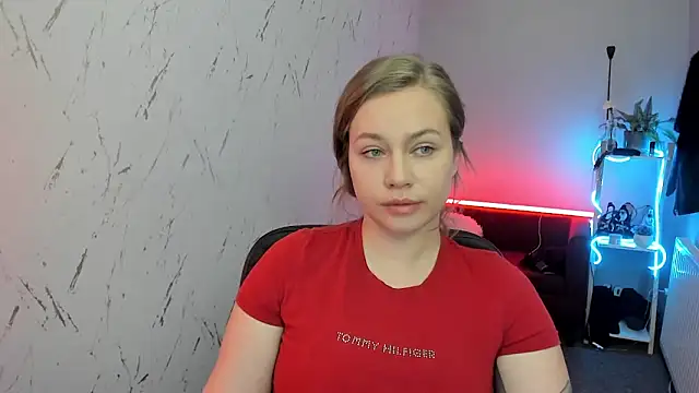 holly xglam online show from April 2026 08:15:01 PM