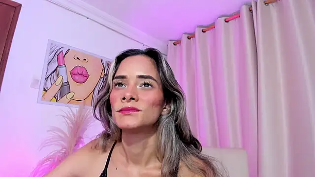 SkiinnyAna online show from June 2026 07:35:02 PM