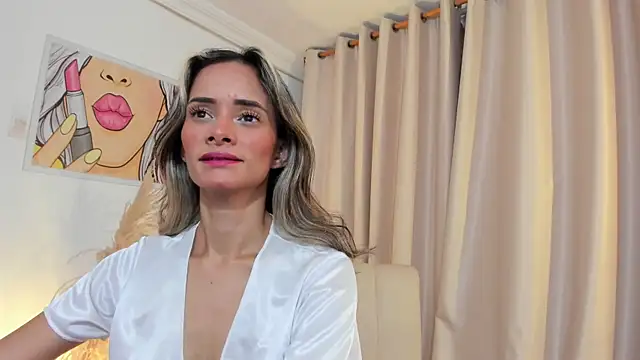 Snapshot of SkiinnyAna chatting on April 2026 07:33:02 PM SkiinnyAna online show from April 2026 07:33:02 PM