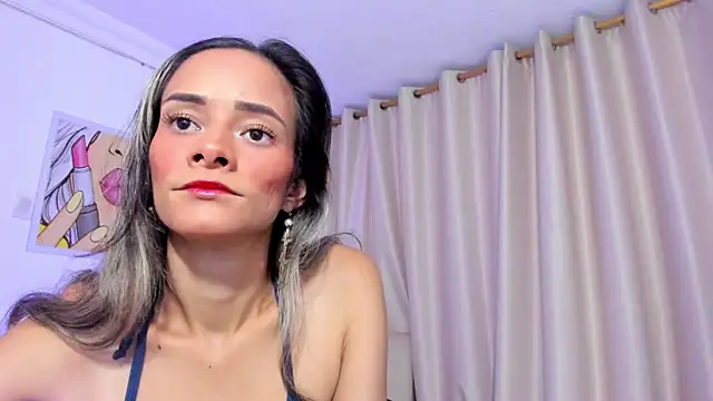 SkiinnyAna online show from July 2026 07:33:02 PM