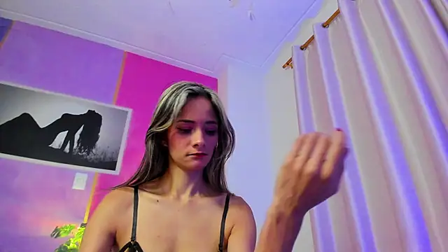Snapshot of SkiinnyAna chatting on September 2025 01:11:01 PM SkiinnyAna online show from September 2025 01:11:01 PM