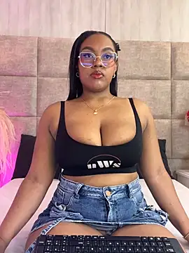 Snapshot of Esmeralda_Duarte chatting on February 2026 03:59:01 AM Esmeralda Duarte online show from February 2026 03:59:01 AM