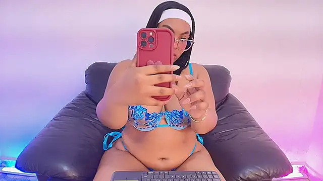 Snapshot of Esmeralda_Duarte chatting on November 2025 09:13:01 AM Esmeralda Duarte online show from November 2025 09:13:01 AM