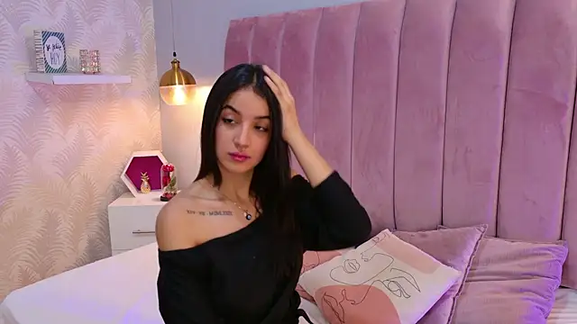Snapshot of LeenaBrown chatting on May 2026 12:35:01 PM LeenaBrown online show from May 2026 12:35:01 PM