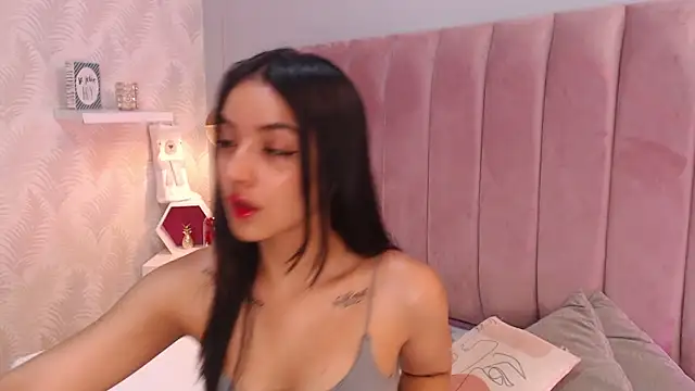 LeenaBrown online show from April 2026 12:32:02 PM