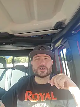 Snapshot of JeepinAround chatting on December 2025 04:12:02 PM JeepinAround online show from December 2025 04:12:02 PM