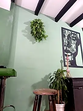 thirstymoonxx online show from February 2026 04:32:02 AM