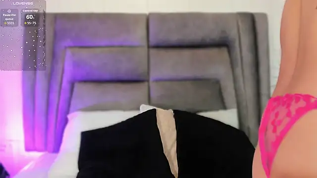 sophiee smith online show from November 2025 11:02:02 AM