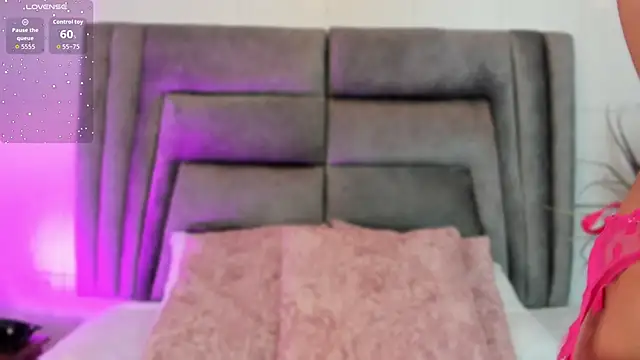 sophiee smith online show from October 2025 11:22:02 AM