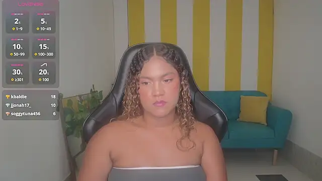 Snapshot of Cristal_War chatting on November 2025 11:16:01 PM Cristal War online show from November 2025 11:16:01 PM