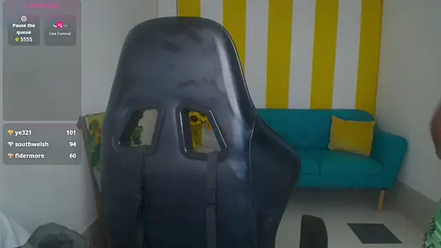 Snapshot of Cristal_War chatting on November 2025 11:38:01 PM Cristal War online show from November 2025 11:38:01 PM