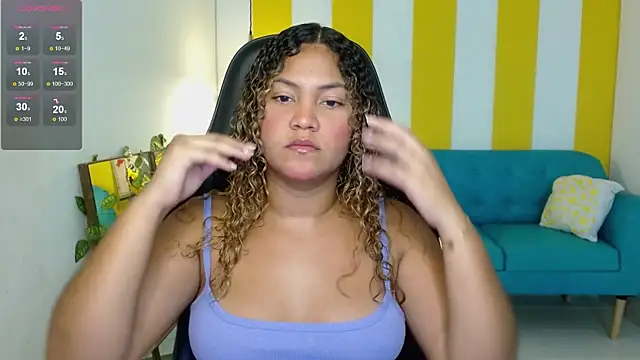 Snapshot of Cristal_War chatting on December 2025 11:21:01 PM Cristal War online show from December 2025 11:21:01 PM