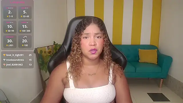 Snapshot of Cristal_War chatting on November 2025 11:04:02 PM Cristal War online show from November 2025 11:04:02 PM