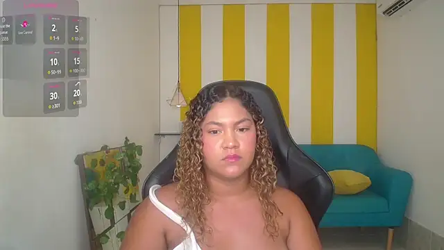 Snapshot of Cristal_War chatting on November 2025 11:15:01 PM Cristal War online show from November 2025 11:15:01 PM