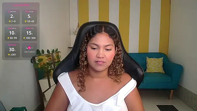 Snapshot of Cristal_War chatting on October 2025 11:05:02 PM Cristal War online show from October 2025 11:05:02 PM