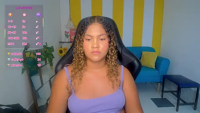 Snapshot of Cristal_War chatting on December 2025 11:05:02 PM Cristal War online show from December 2025 11:05:02 PM