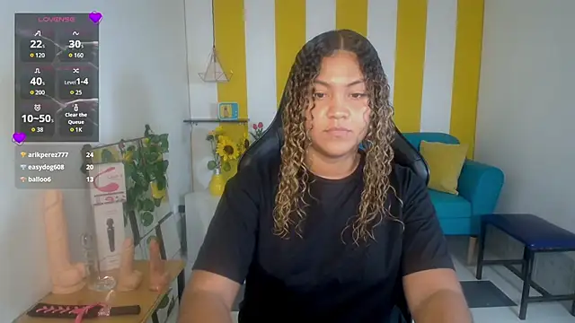 Snapshot of Cristal_War chatting on November 2025 09:48:01 PM Cristal War online show from November 2025 09:48:01 PM