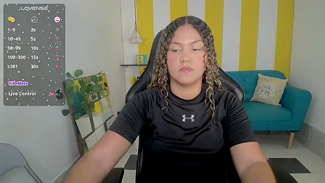 Snapshot of Cristal_War chatting on October 2025 10:52:01 PM Cristal War online show from October 2025 10:52:01 PM