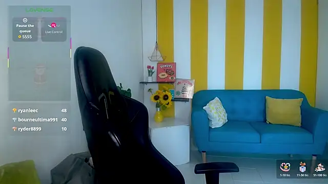 Snapshot of Cristal_War chatting on December 2025 11:26:02 PM Cristal War online show from December 2025 11:26:02 PM