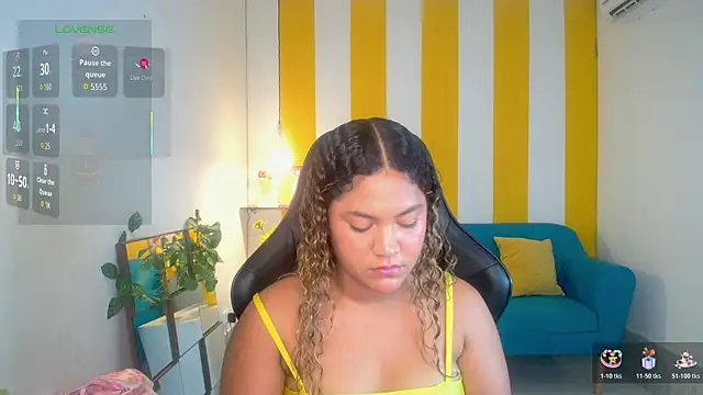 Snapshot of Cristal_War chatting on December 2025 11:14:02 PM Cristal War online show from December 2025 11:14:02 PM