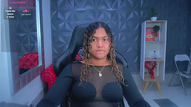 Snapshot of Cristal_War chatting on November 2025 11:27:01 PM Cristal War online show from November 2025 11:27:01 PM