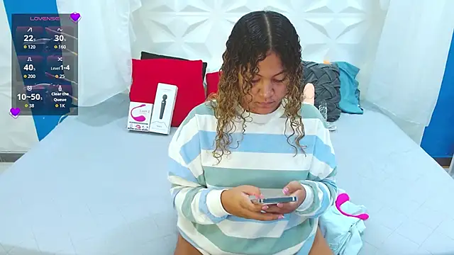 Snapshot of Cristal_War chatting on November 2025 09:26:01 PM Cristal War online show from November 2025 09:26:01 PM