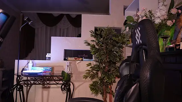 Snapshot of Chriss_Fox chatting on November 2025 03:29:02 PM Chriss Fox online show from November 2025 03:29:02 PM